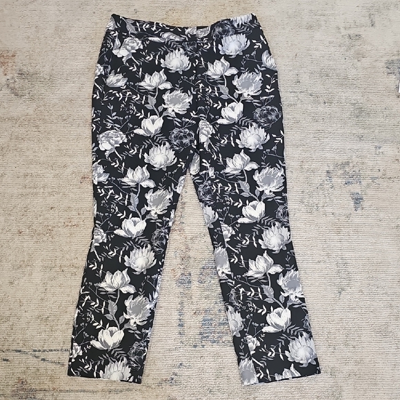 Cynthia Rowley Pants - Cynthia Rowley Floral White‎ and Black, Stretch Pant size 8